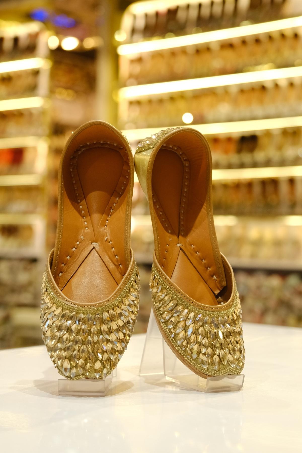 Golden Kundan Jutti
