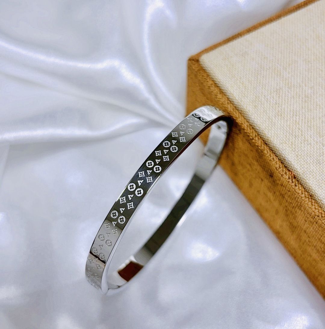 Engraved V Bangle - Silver