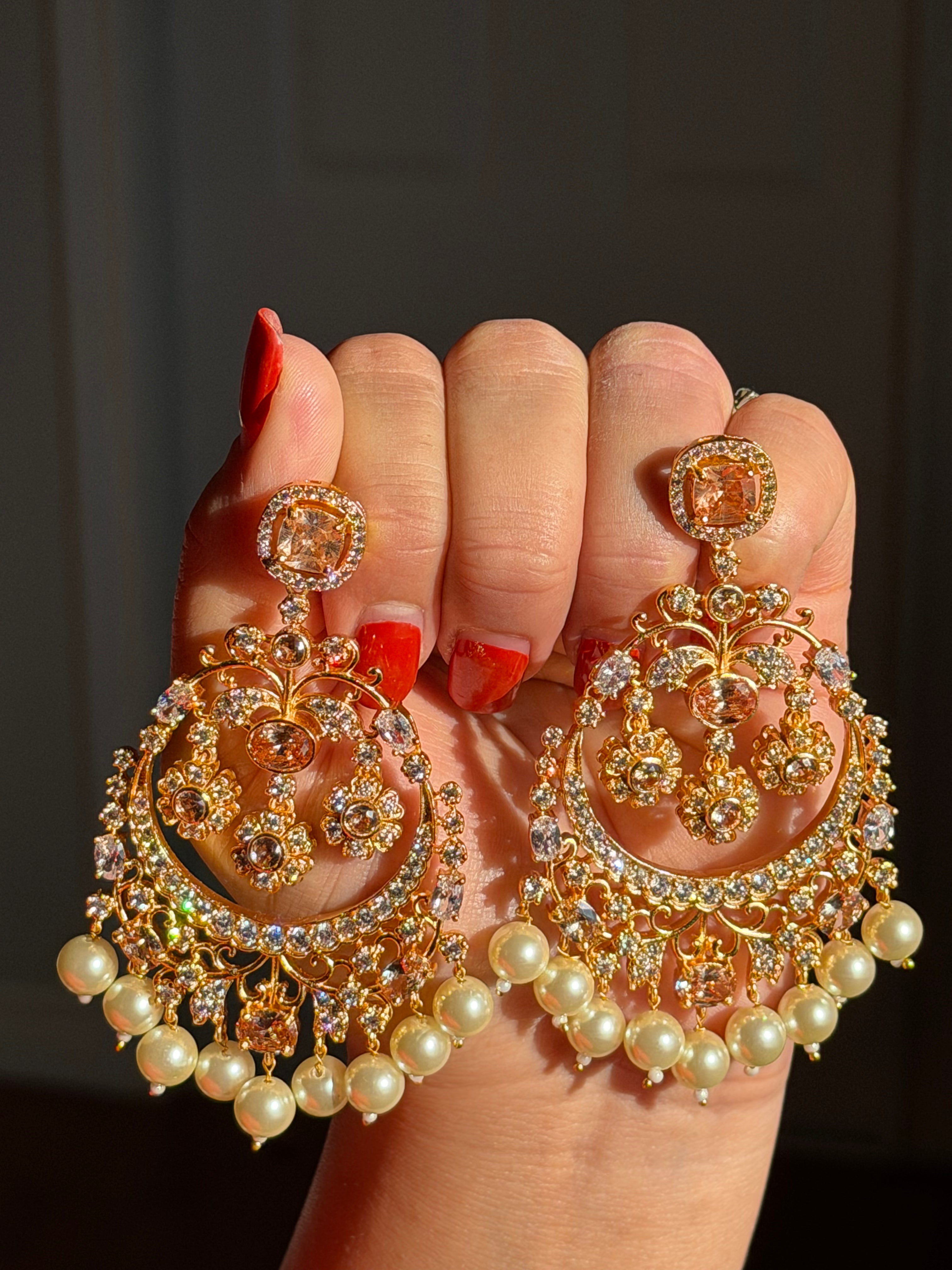 Victorian Pearl Chandbaalies