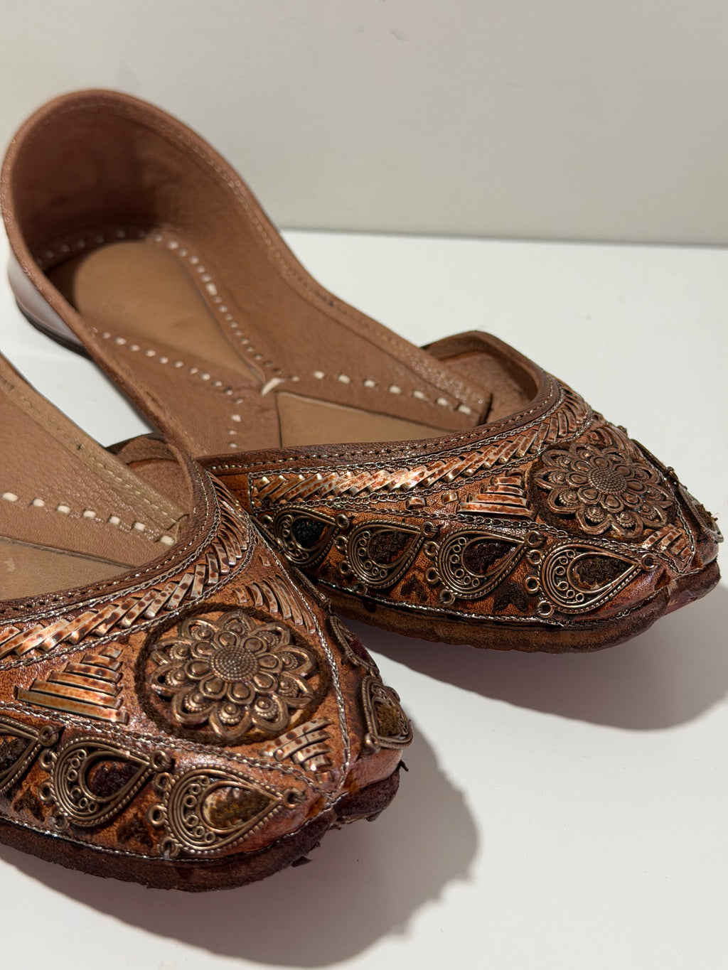 Mukaish Accessorized Jutti