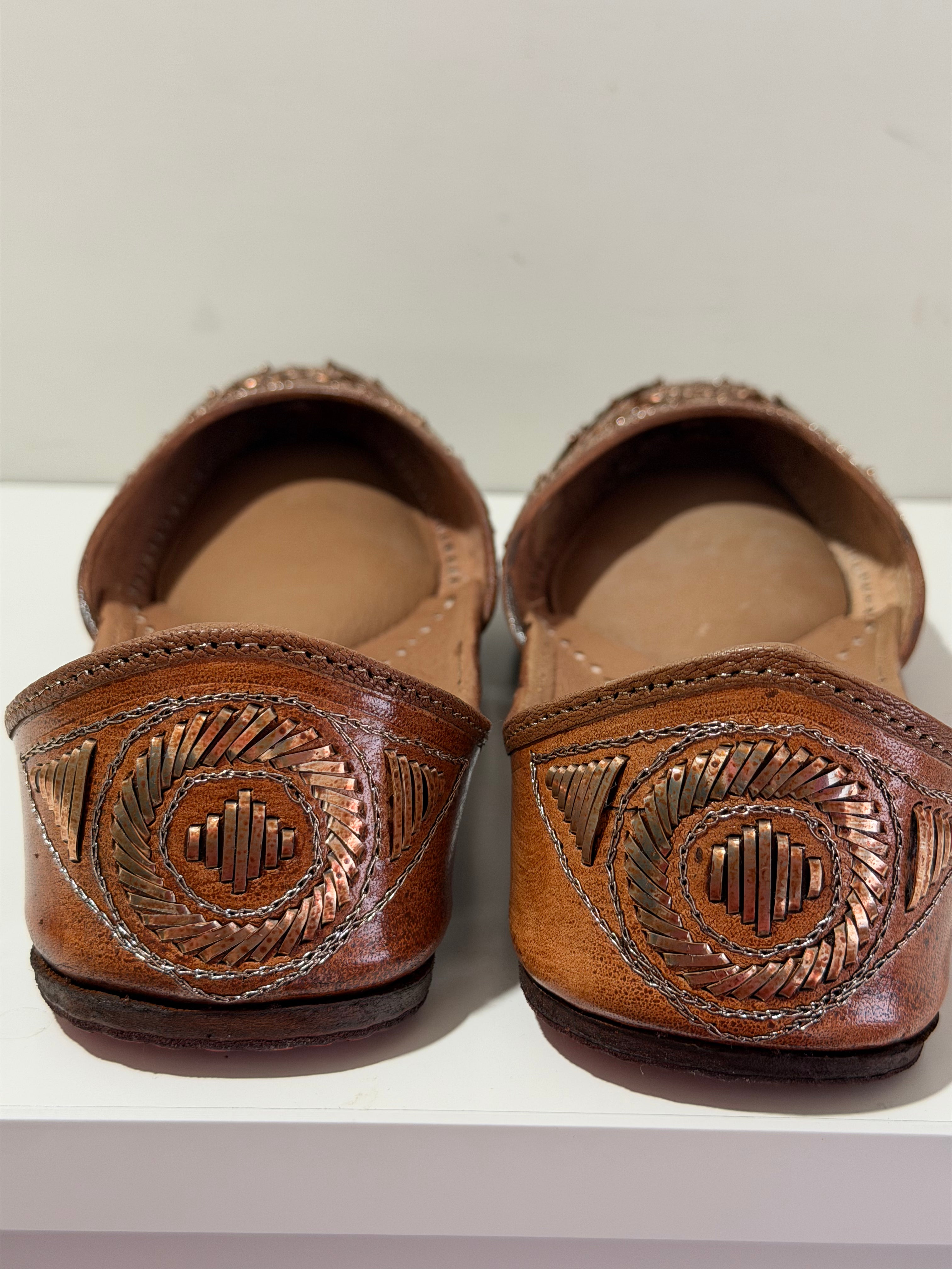 Mukaish Accessorized Jutti