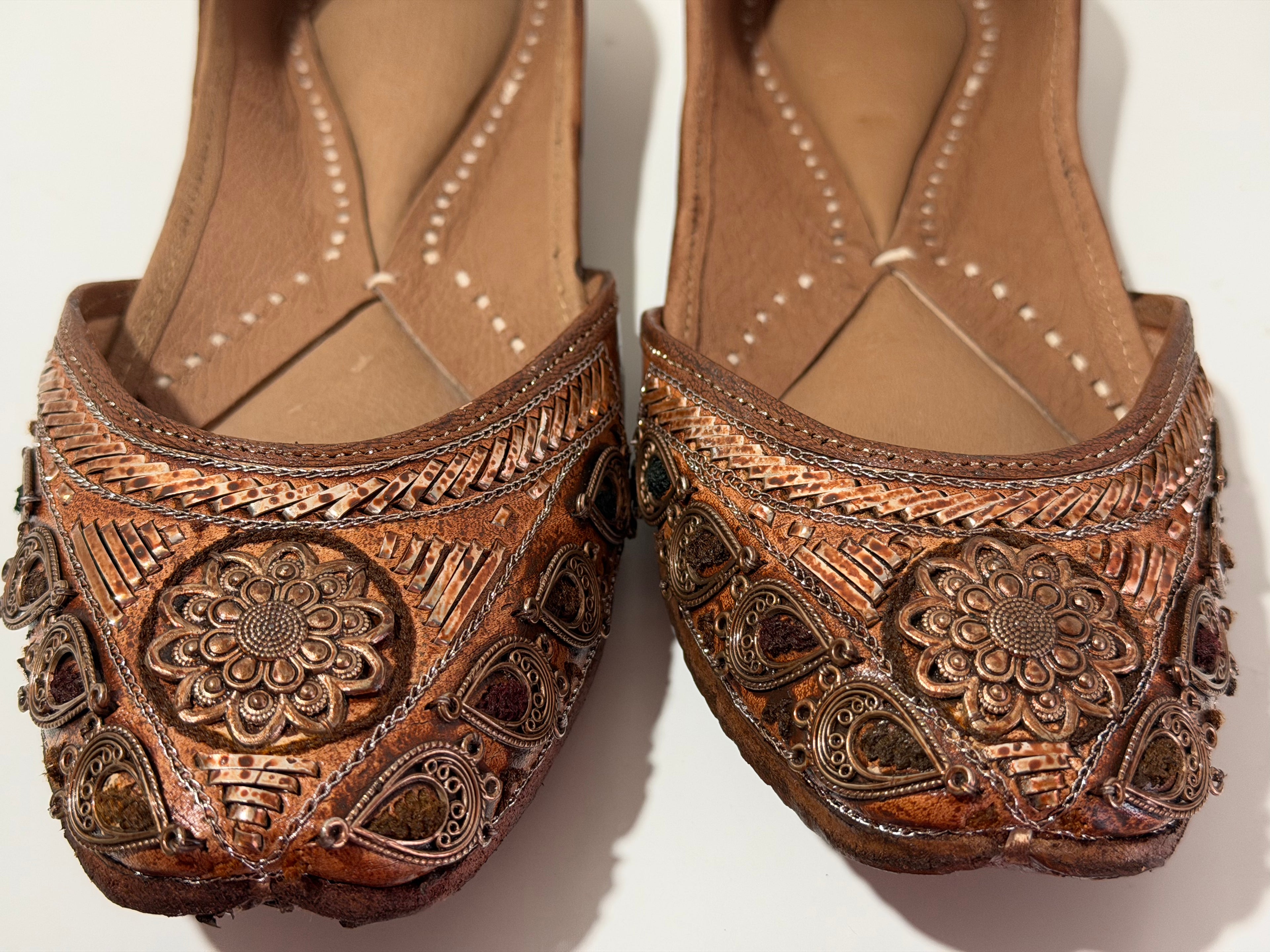 Mukaish Accessorized Jutti