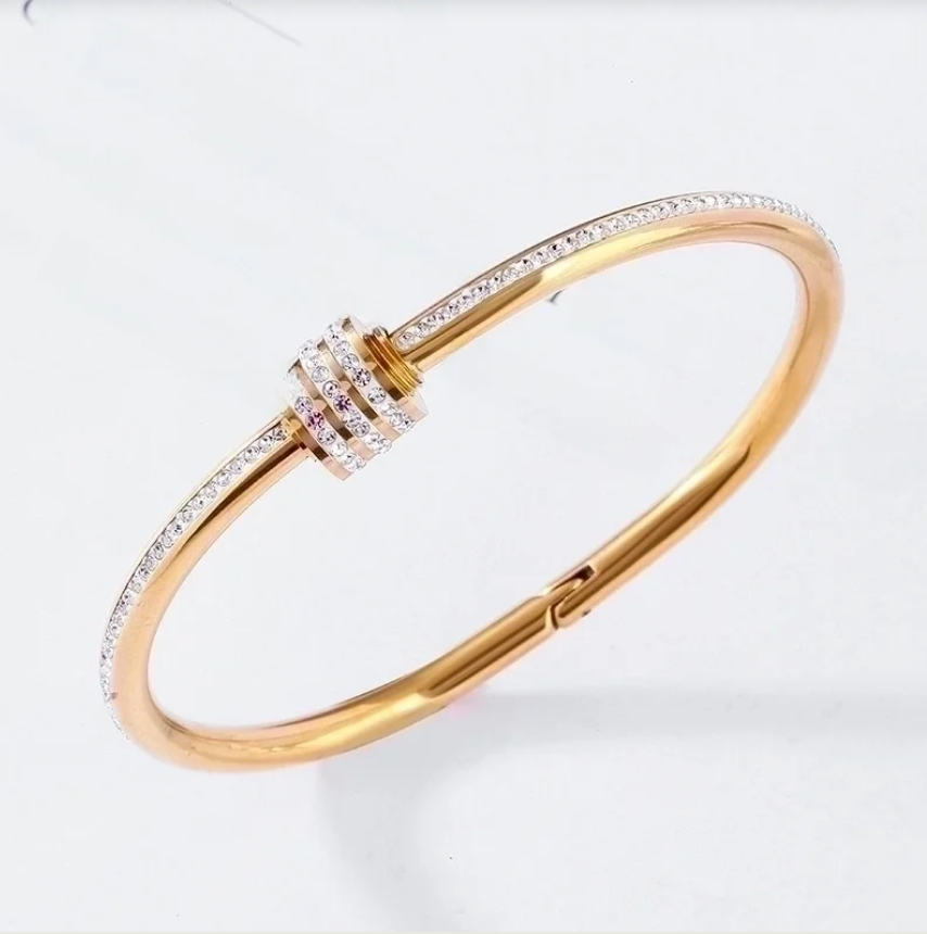 Lumina Knot Bangle - Gold