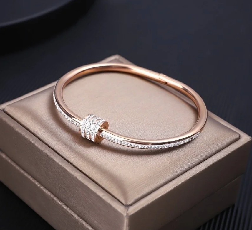 Lumina Knot Bangle - Rose Gold