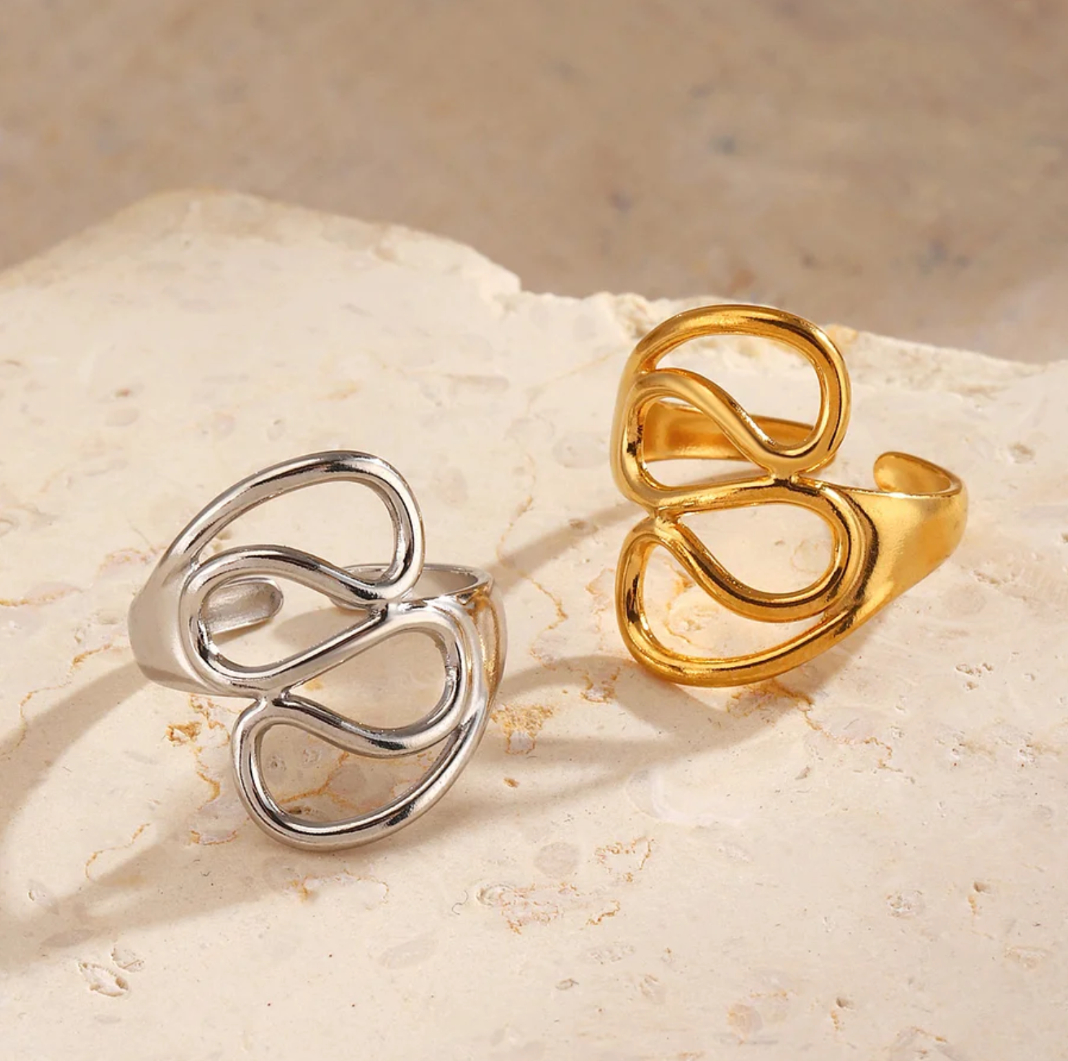 Twisted Hollow Ring - Golden