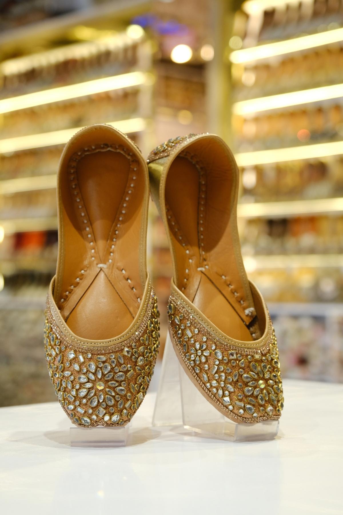 Rose Gold Kundan Jutti